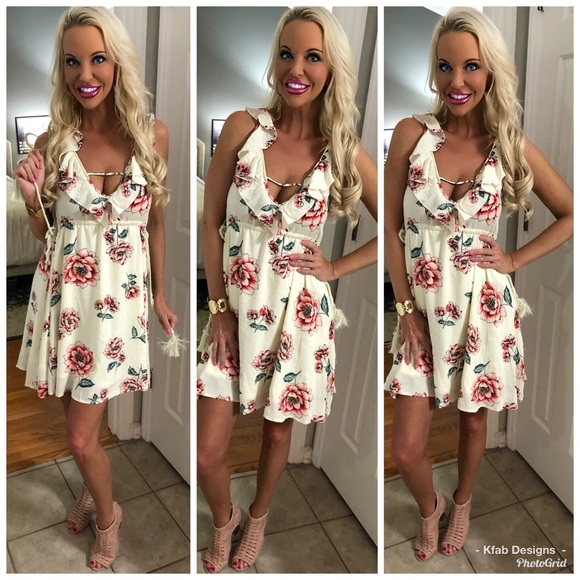 LAST 1! 🥰Ivory Floral Tunic Dress with Back Tie - Picture 2 of 5